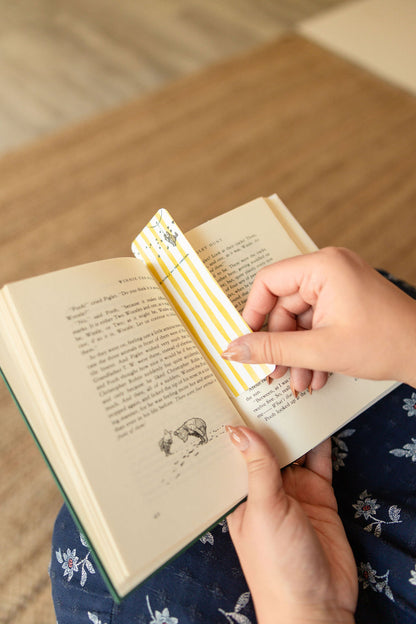 Winnie-The-Pooh Paper Bookmark