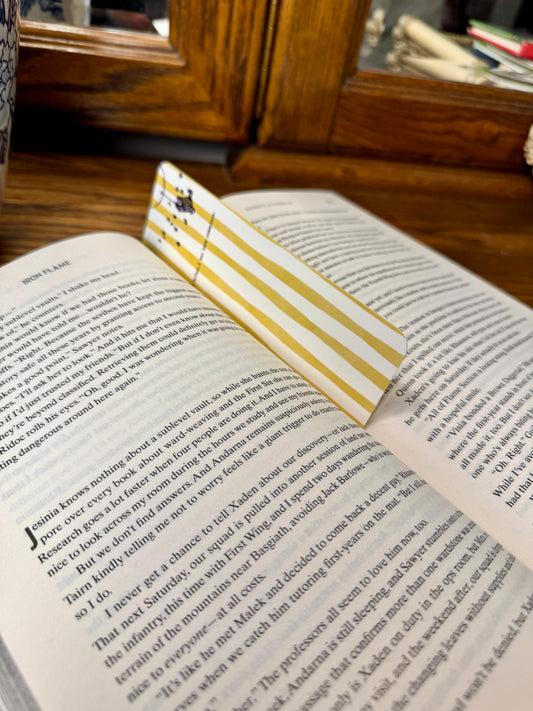 Winnie-The-Pooh Paper Bookmark